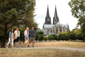 RHINE_DE_Cologne_Walking